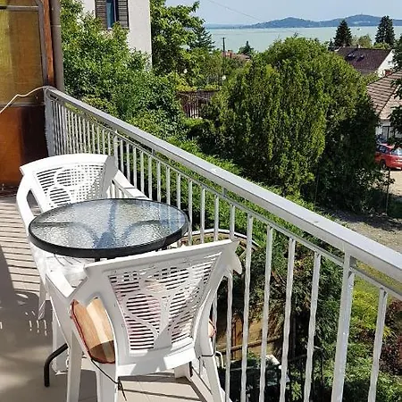 Naperkely Apartman